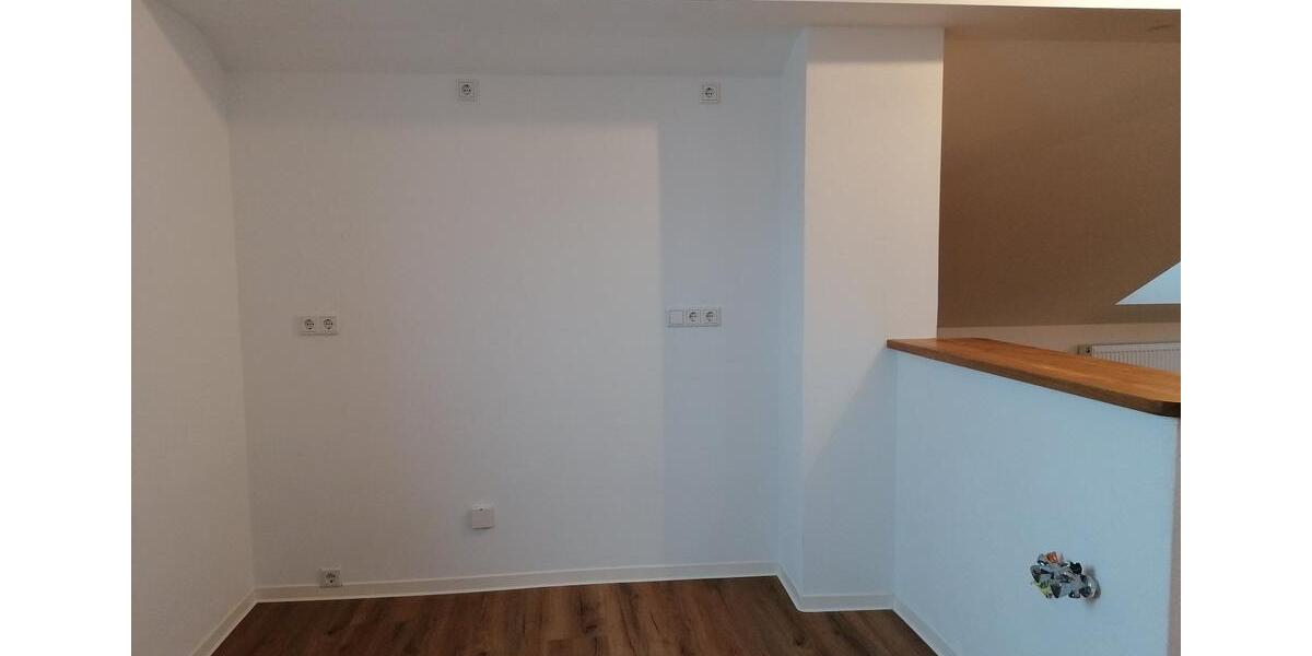 Neu ausgebaute, energetisch sanierte Dachgeschosswohnung 3 zimmer