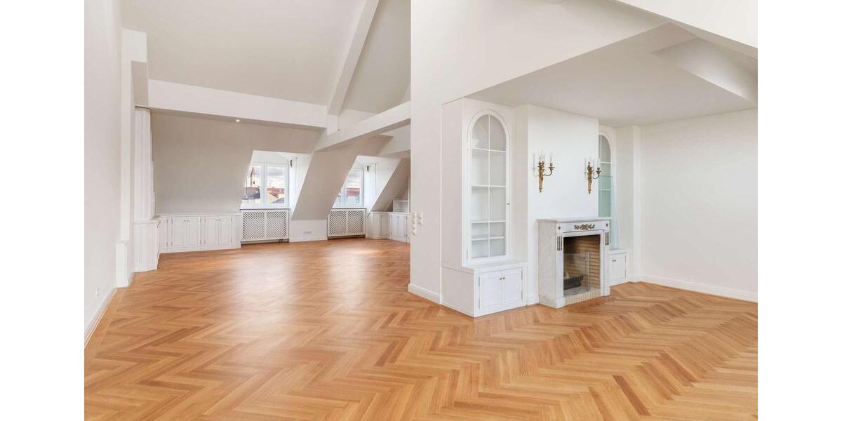 Spektakuläre, lichte Altbaumaisonette mit stilvollem Ambiente und Dachterrassen 4 zimmer