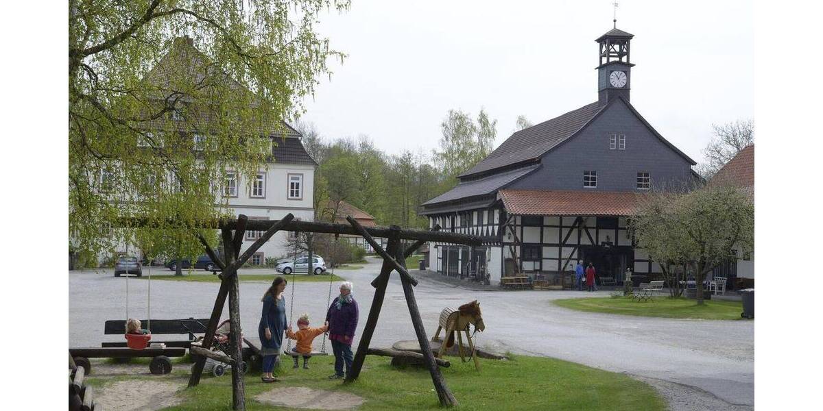 Etagenwohnung Seesen Kirchberg - 4 Zimmer, 129 m&sup2;, 895&euro; | Angebot:26344022