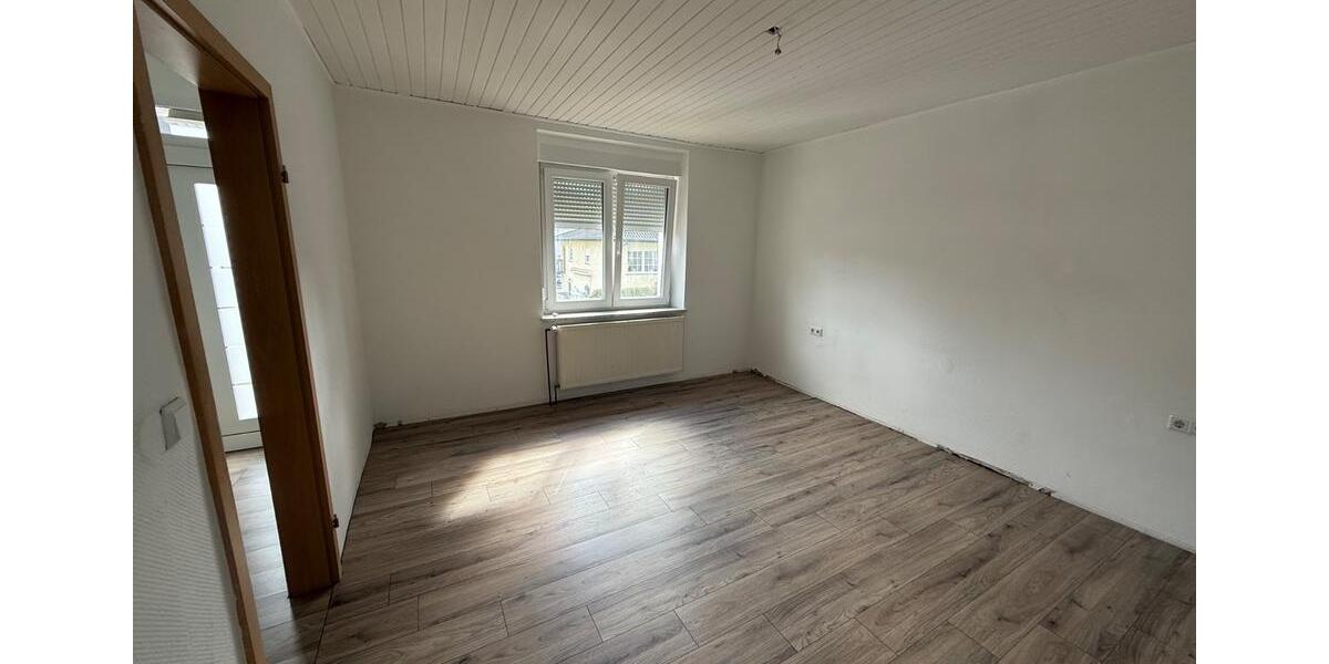 Erdgeschoßwohnung Schmelz - 4 Zimmer, 90 m&sup2;, 700&euro; | Angebot:26238112
