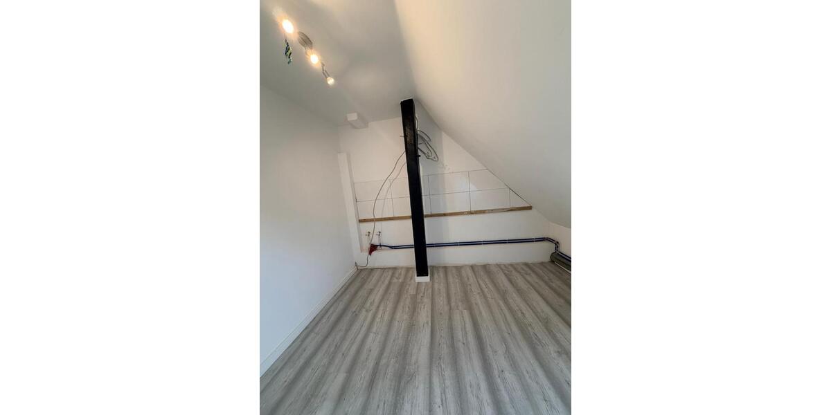 Dachgeschoßwohnung Hameln Kernstadt - 3 Zimmer, 76 m&sup2;, 650&euro; | Angebot:26042350