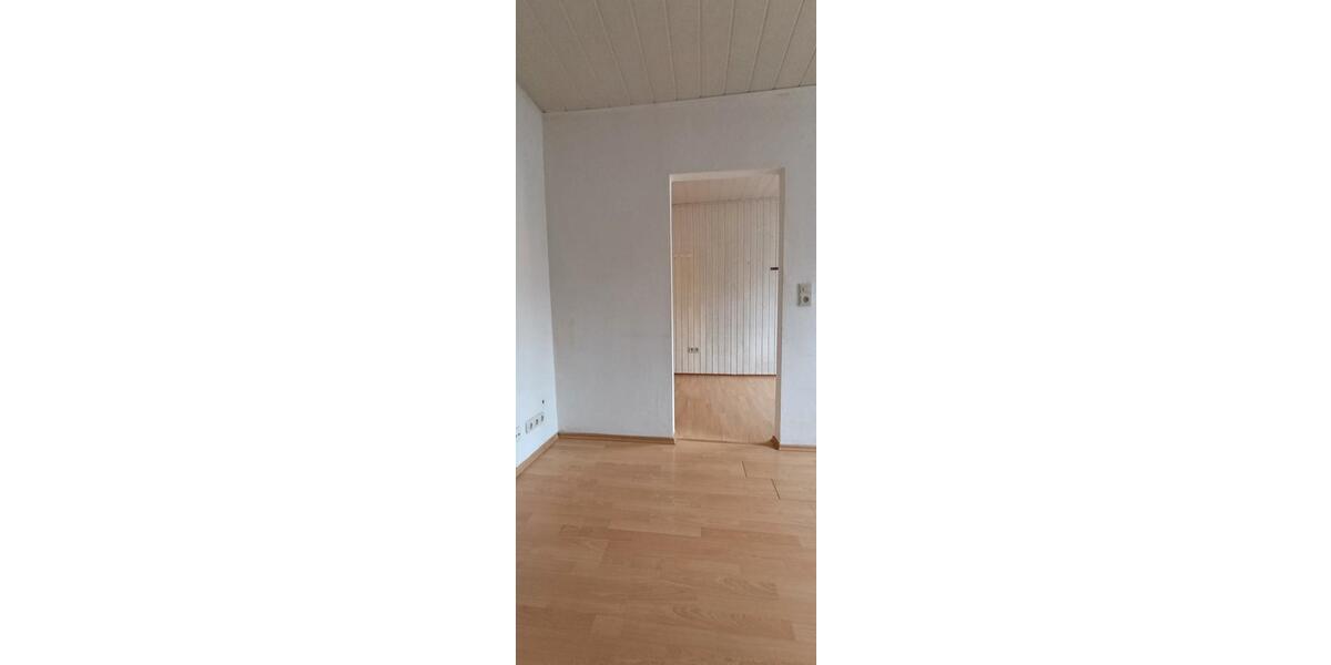 Erdgeschoßwohnung Langquaid - 3 Zimmer, 68 m&sup2;, 680&euro; | Angebot:26620683