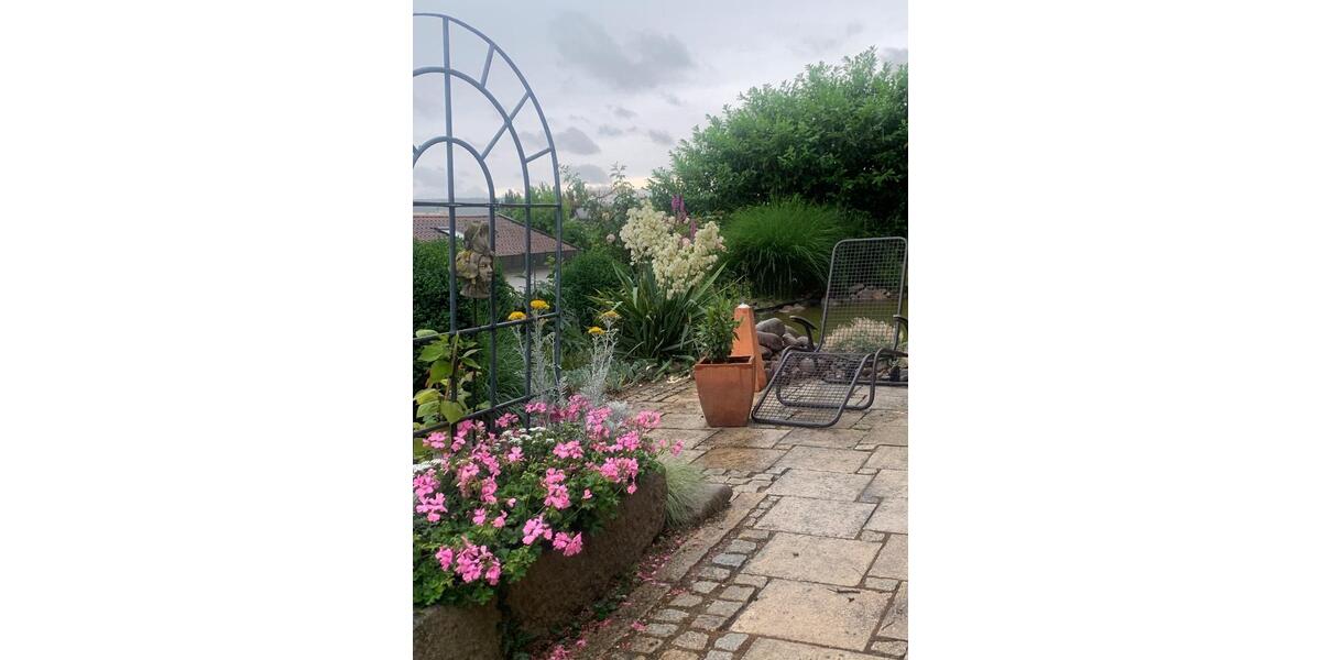 schöne 2-Zimmer- Mietwohnung (teilmöbiliert) mit Terrasse 2 zimmer