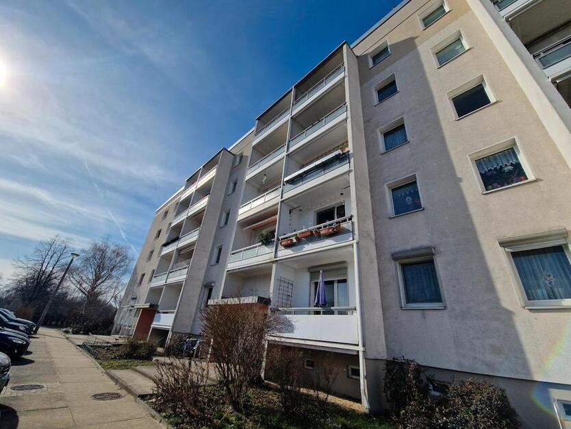 **FRSICH RENOVIERT**2-Zimmer-Wohnung Bad mit Wanne 2.Etage Balkon ab 15.10.2025