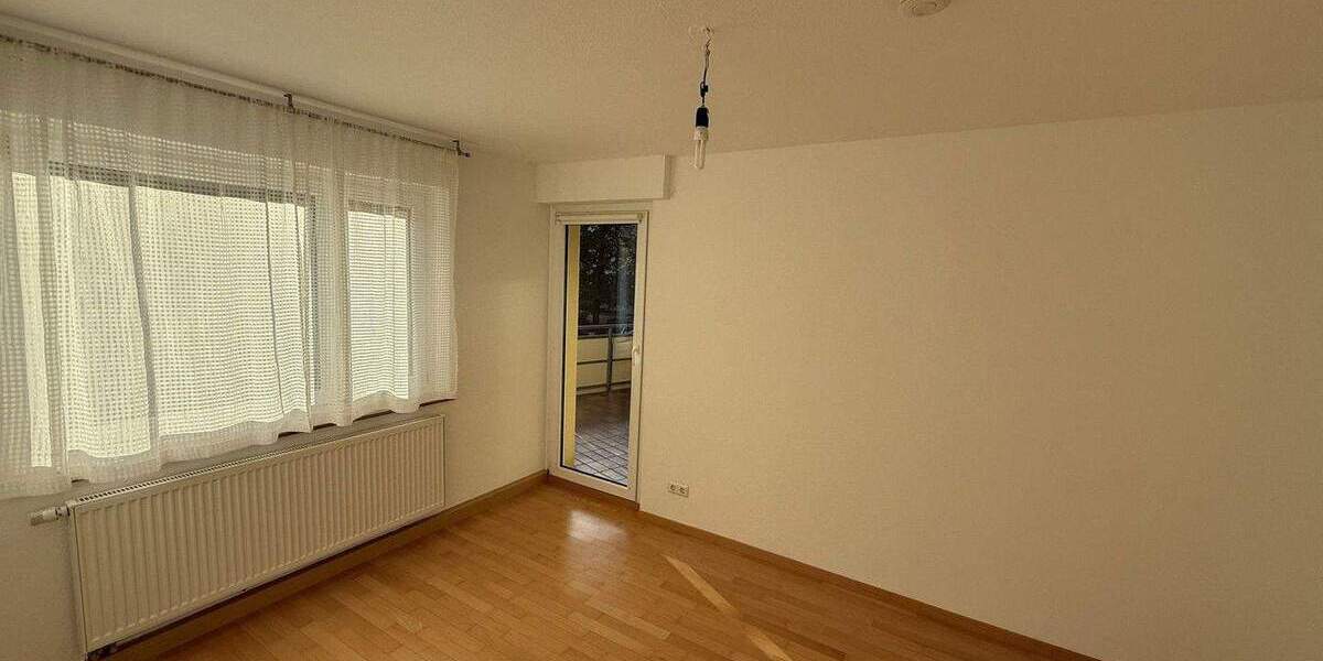 4,5-Zimmer-Wohnung Halbhöhenlage von Stuttgart, Renoviert, EBK, 2XBalkon, Stellplatz, u.m.v. 4 zimmer