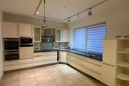 Haus Wittingen - 10 Zimmer, 350 m&sup2;, 2.500&euro; | Angebot:24846689