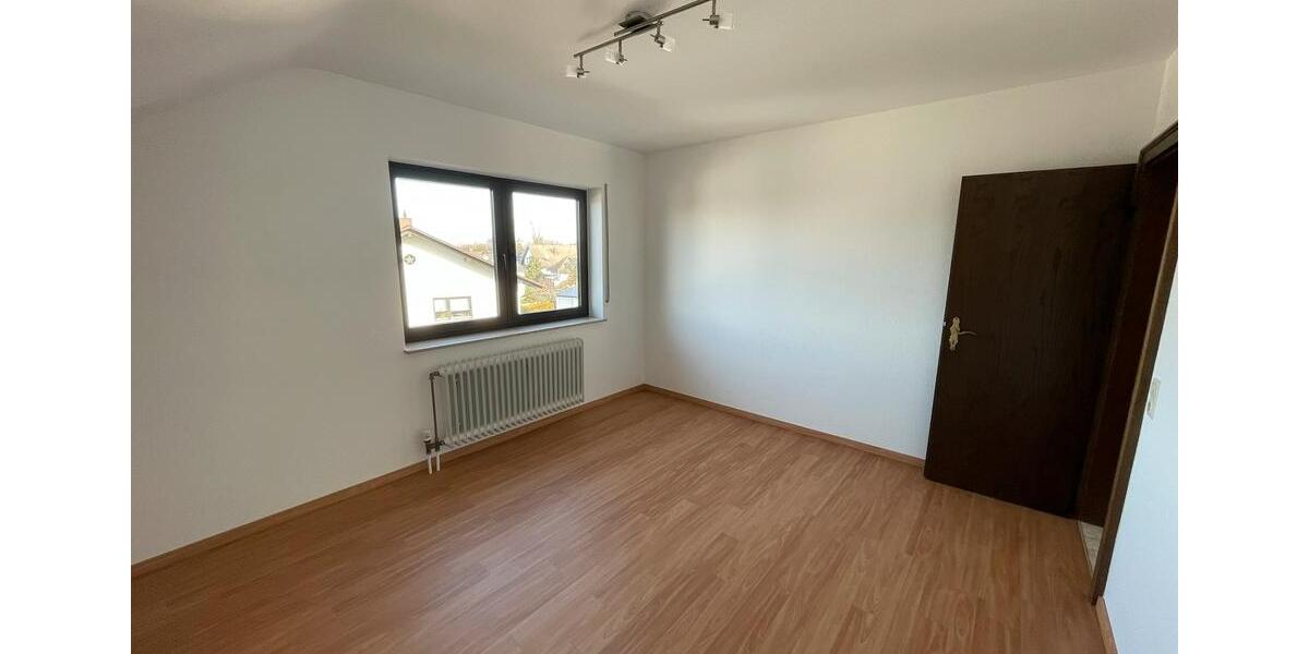 Dachgeschoßwohnung Malsch - 4 Zimmer, 100 m&sup2;, 1.100&euro; | Angebot:26550375