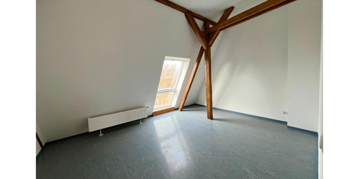 Dachgeschoßwohnung Zeitz - 3 Zimmer, 98 m&sup2;, 640&euro; | Angebot:16602265