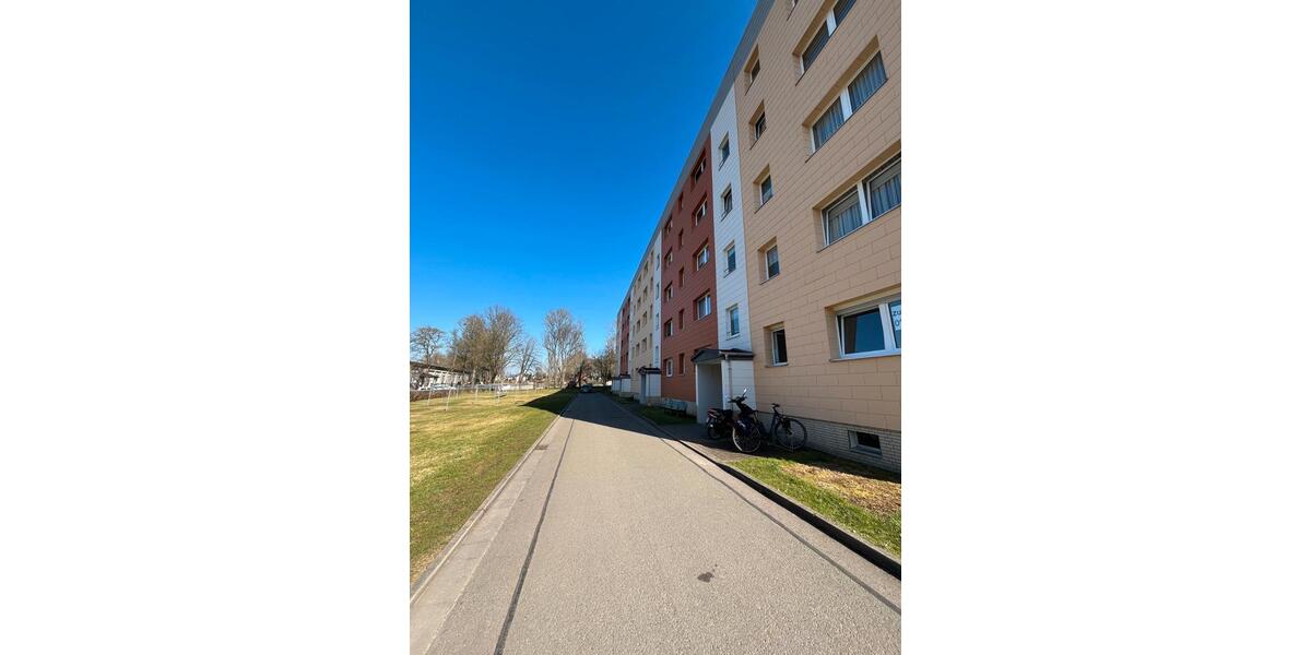 Dachgeschoßwohnung Oberlungwitz - 3 Zimmer, 55 m&sup2;, 300&euro; | Angebot:26003184