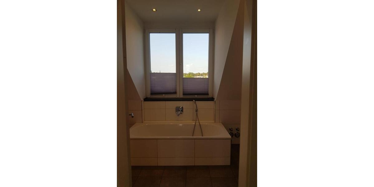 Dachgeschoßwohnung Düsseldorf Stadtbezirk 3 - 2 Zimmer, 64 m&sup2;, 1.400&euro; | Angebot:26644914