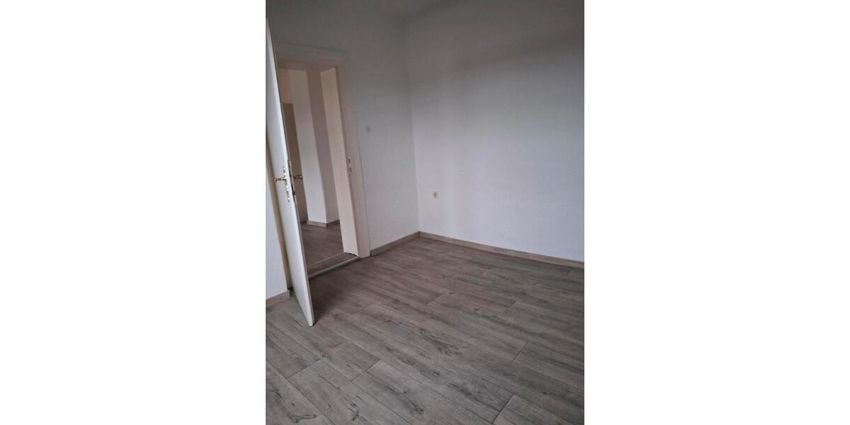 Dachgeschoßwohnung Tröstau - 4 Zimmer, 60 m&sup2;, 390&euro; | Angebot:24737348