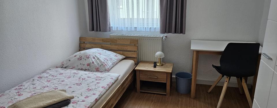 möbl. WG-Zimmer mit Wlan, TV, Gästeküche, EtagenDuWc, Waschmaschine, Trockner