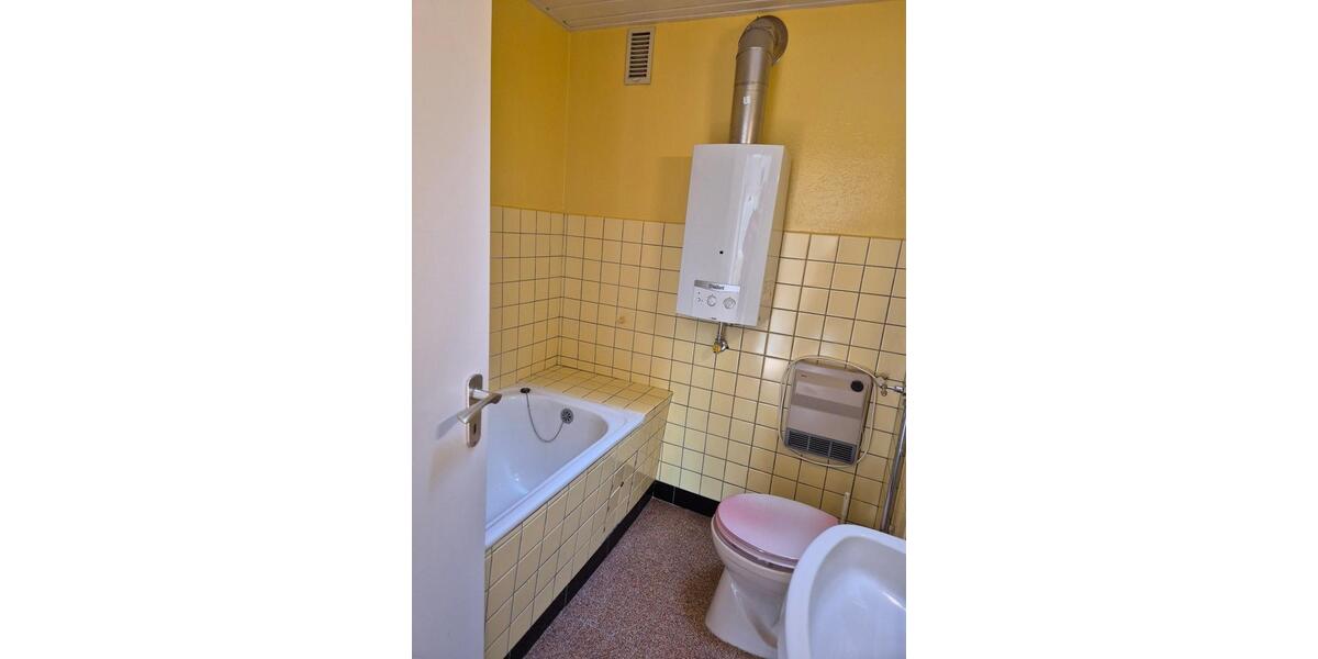 Dachgeschoßwohnung Saarbrücken West - 3 Zimmer, 50 m&sup2;, 400&euro; | Angebot:25298087