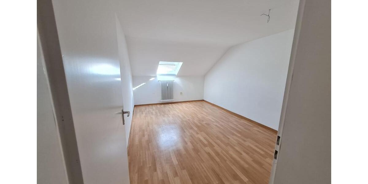Dachgeschoßwohnung Bad Neustadt an der Saale - 3 Zimmer, 82 m&sup2;, 620&euro; | Angebot:26619013