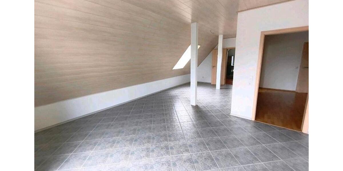 Dachgeschoßwohnung Wettenberg - 3 Zimmer, 80 m&sup2;, 1.000&euro; | Angebot:26525589