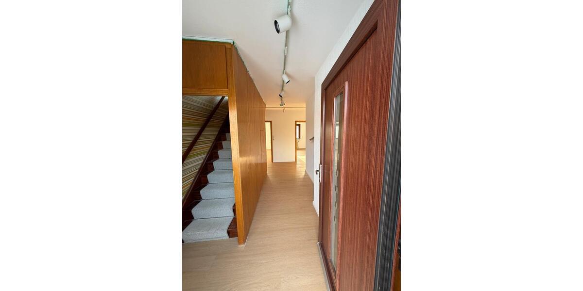 Einfamilienhaus Brunsbüttel - 7.5 Zimmer, 185 m&sup2;, 1.600&euro; | Angebot:25073557