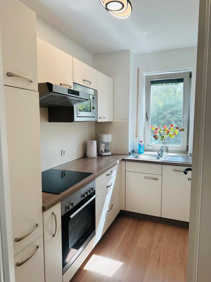 Schöne 2-ZKB Wohnung mit Garten, saniert, möbliert