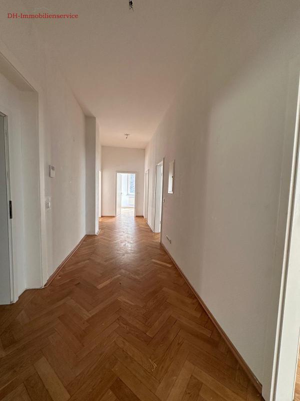 Wunderschöne 5-Raum-Erdgeschoßwohnung mit 155 m² und Parkettboden