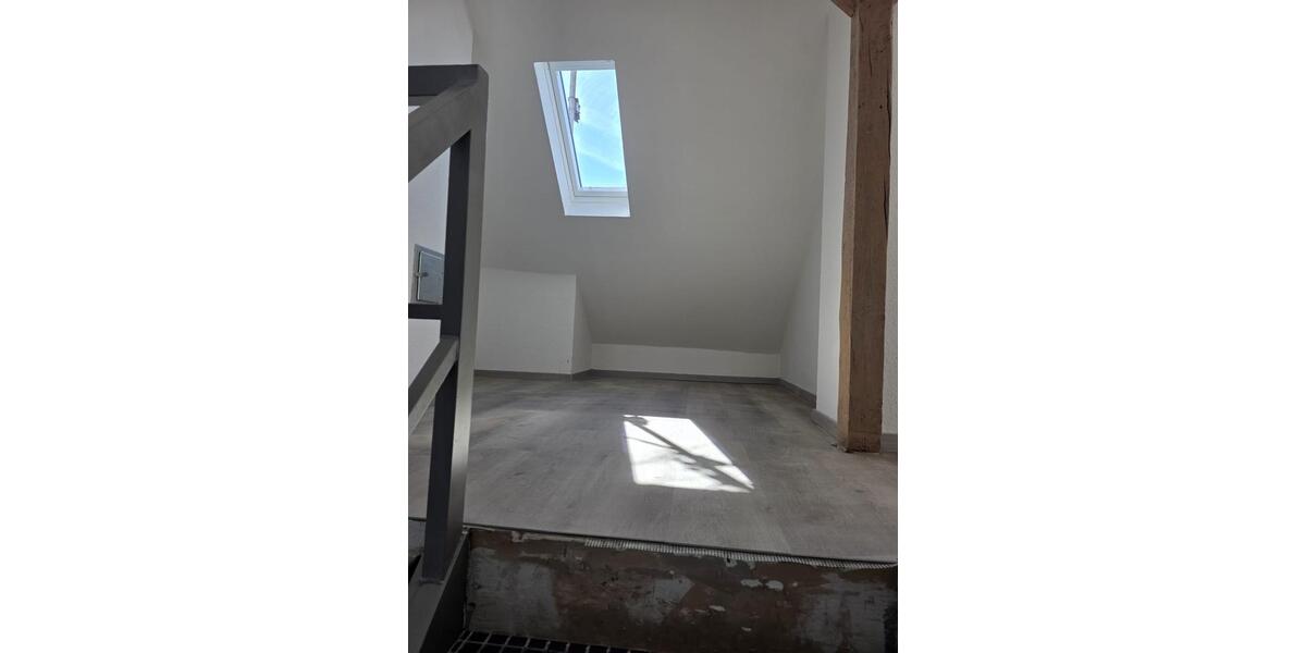 Dachgeschoßwohnung Essen Stadtbezirk III - 4 Zimmer, 102 m&sup2;, 850&euro; | Angebot:26539976