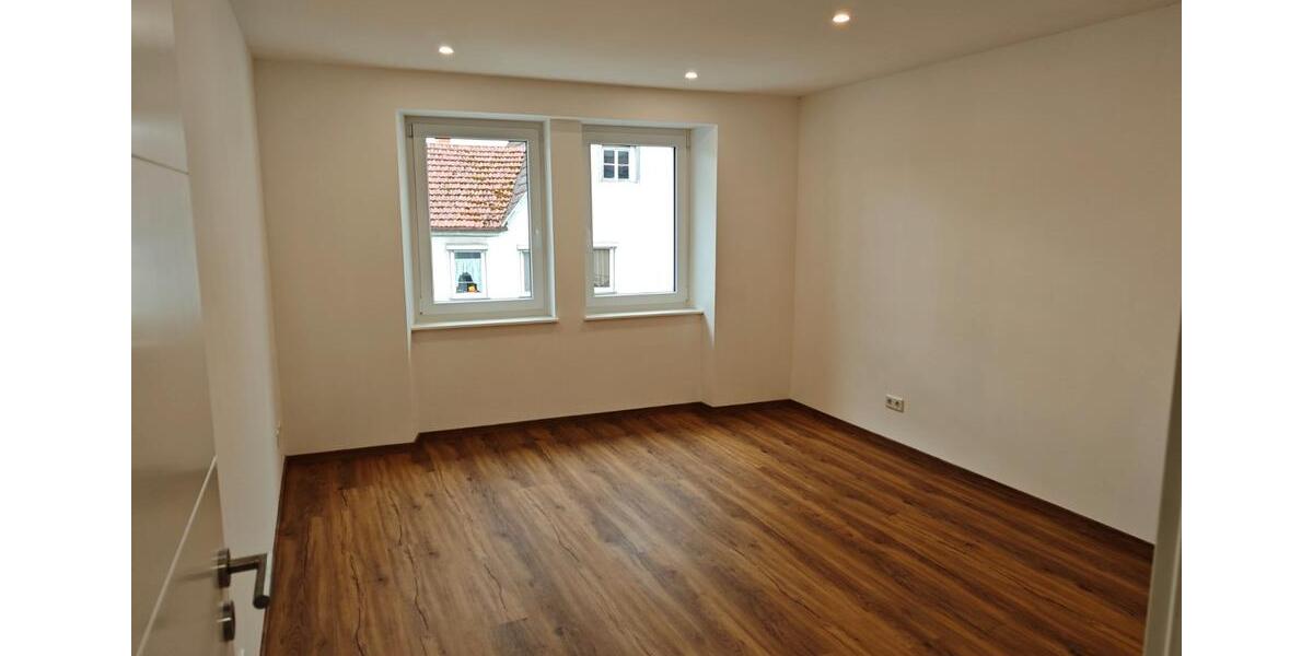 Etagenwohnung Hammelburg - 3.5 Zimmer, 111 m&sup2;, 1.200&euro; | Angebot:26614914