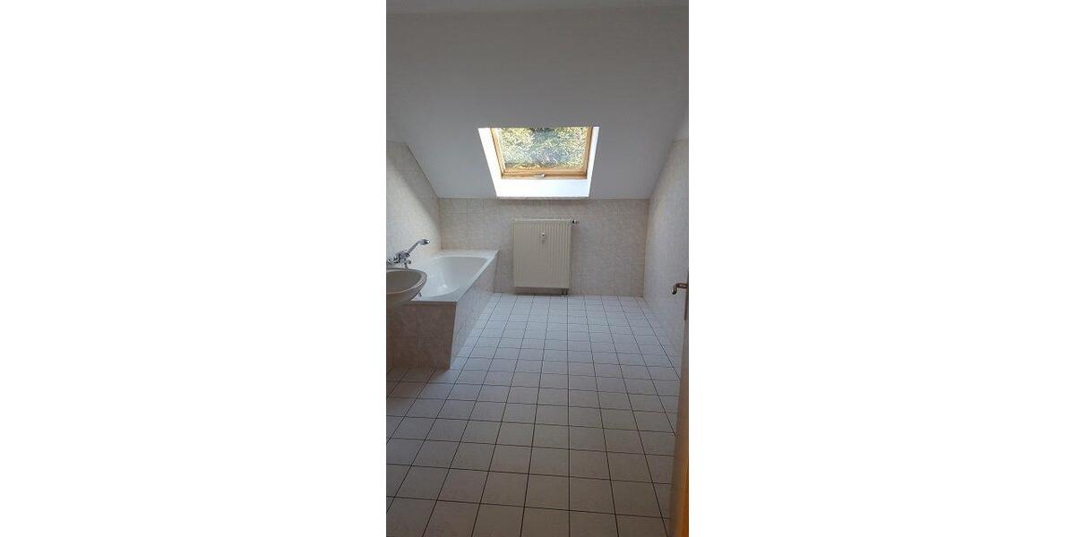 Dachgeschoßwohnung Triptis - 2 Zimmer, 65 m&sup2;, 455&euro; | Angebot:26035228