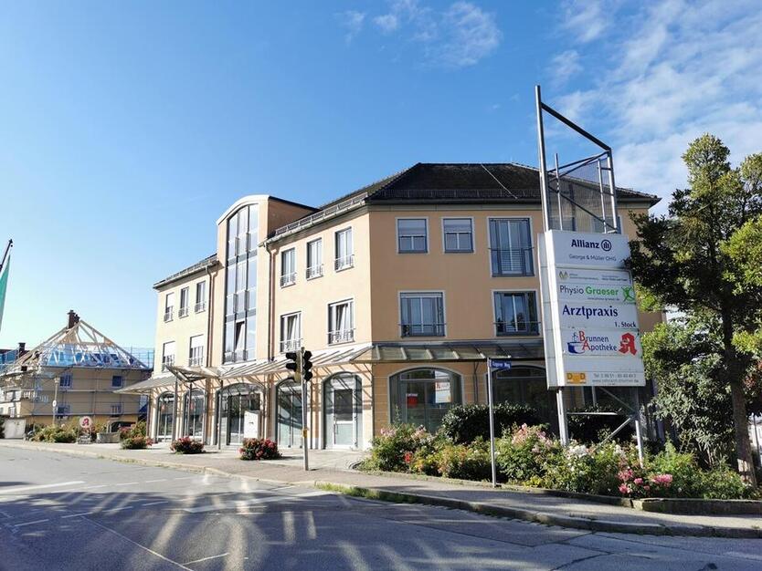 Stadt Landau: Hochwertige Büroflächen m. Lift, zentrale Lage mit guter Sichtbarkeit u. gr. Parkplatz