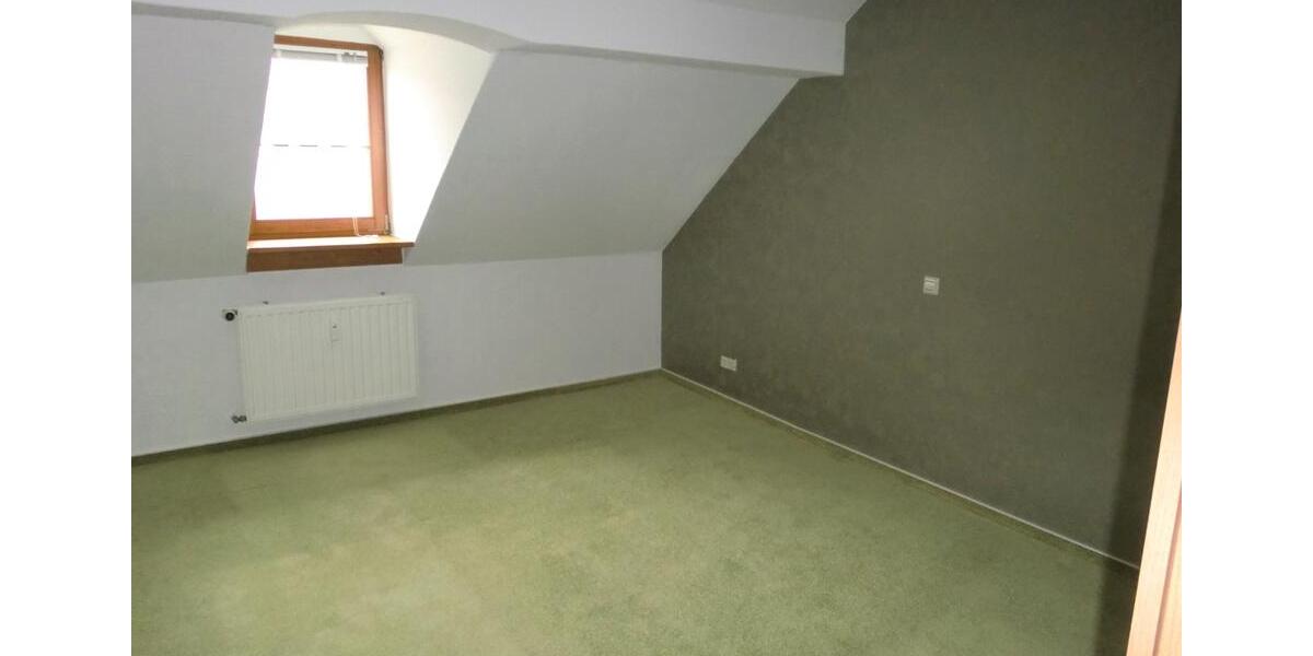 Dachgeschoßwohnung Kastellaun - 3.5 Zimmer, 90 m&sup2;, 660&euro; | Angebot:26144552