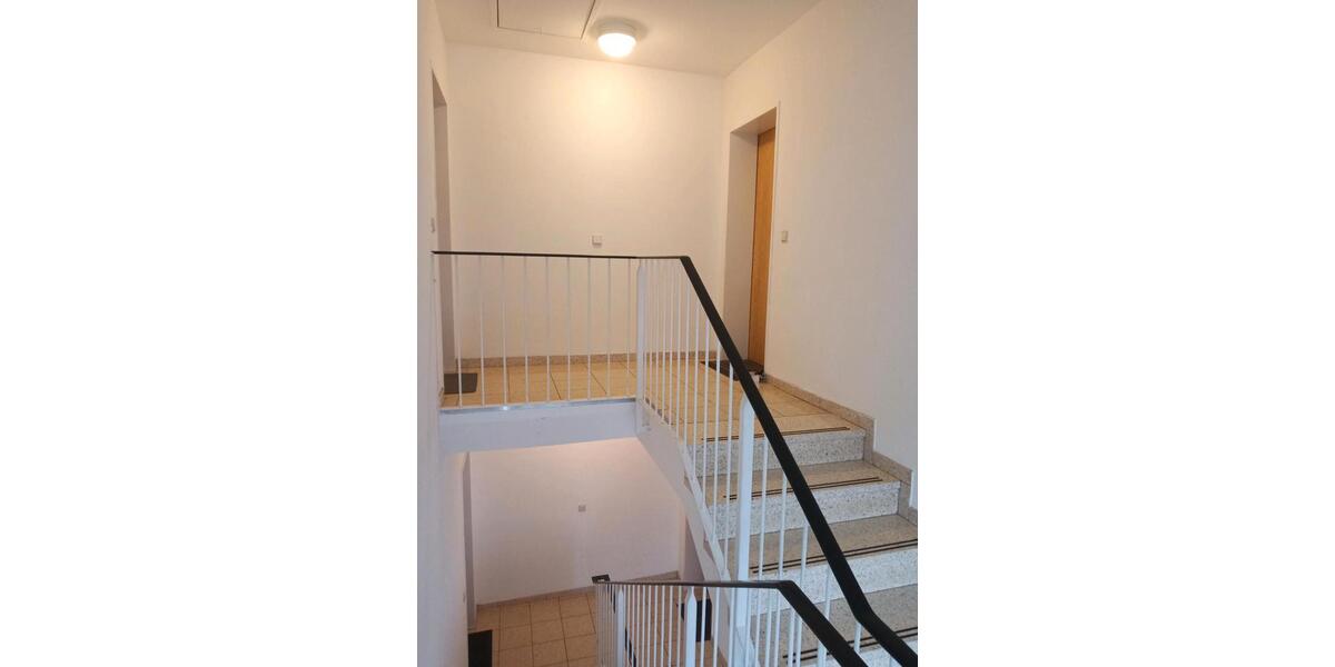 2 Raum-Wohnung Eiche-Parkett im DG 2 zimmer