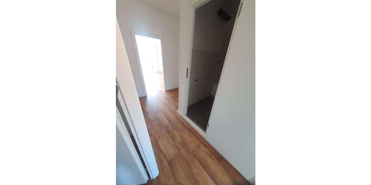 Gemütliche 2-Zimmer-Wohnung im 4. Obergeschoss mit Balkon und Badewanne - Appartement Schmölln | Angebot:25897911