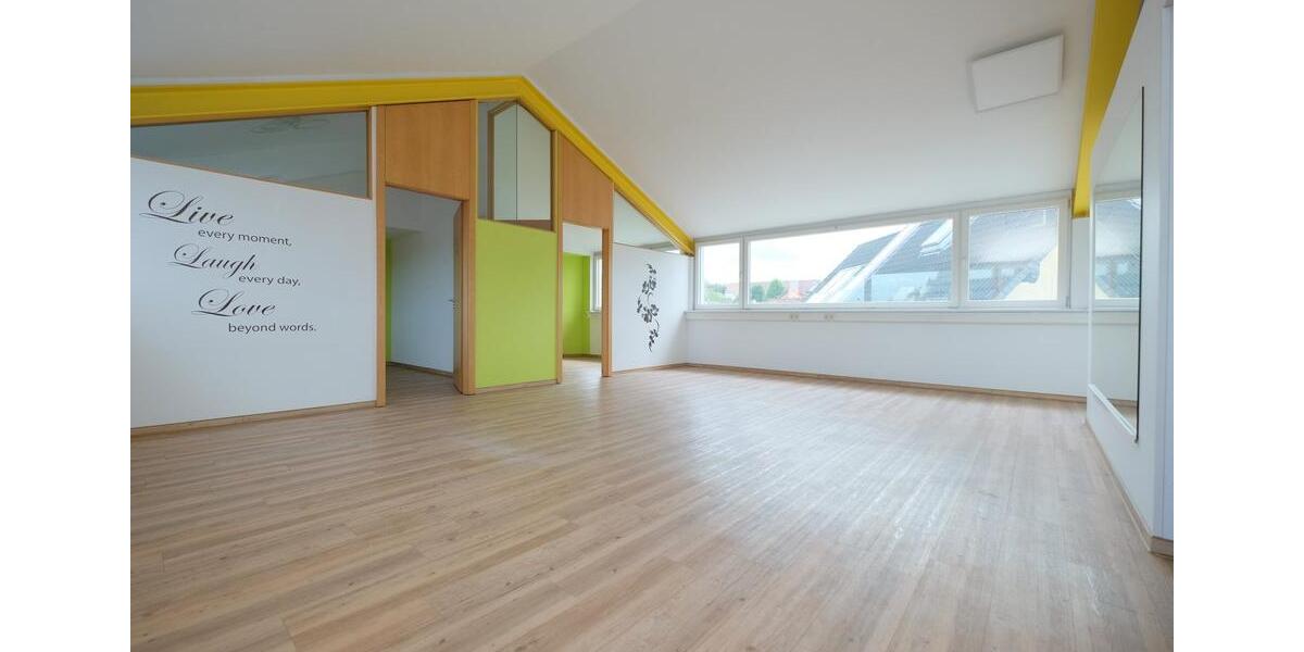 BüroPraxis, ca. 149 m², 7 Zimmer, Empfang, Teeküche + 2 WCs, Stellplatz, 1150 € + 425 € NK, ab sofort frei! zimmer