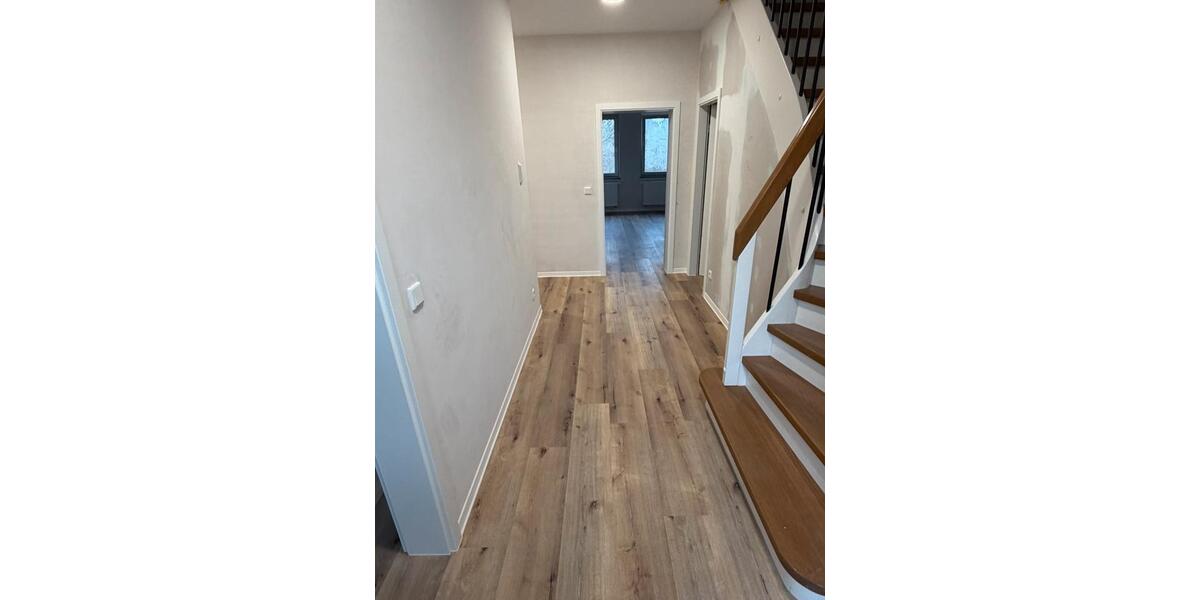 Kernsanierte Wohnung zu Vermieten 3 zimmer