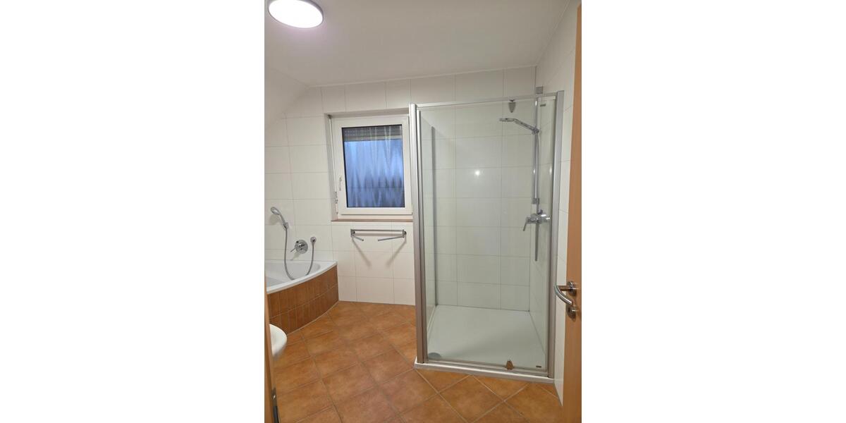 Einfamilienhaus Kirchen (Sieg) - 5 Zimmer, 140 m&sup2;, 1.400&euro; | Angebot:25023013