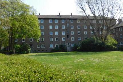 Zentral gelegene 3-Zimmerwohnung im 3. OG mit Vinylboden und schöner Aussicht... zimmer
