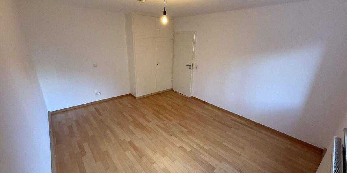 4,5-Zimmer-Wohnung Halbhöhenlage von Stuttgart, Renoviert, EBK, 2XBalkon, Stellplatz, u.m.v. 4 zimmer