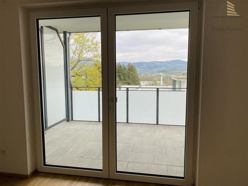 Wohnen über den Dächern: Terrasse mit Aussicht