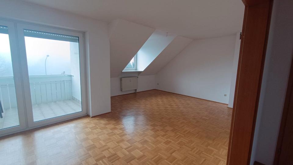 Dachgeschoßwohnung Pfreimd - 3 Zimmer, 71 m&sup2;, 680&euro; | Angebot:26284464