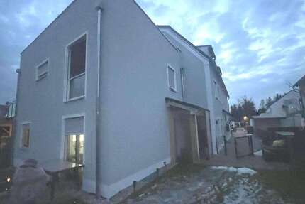 Haus zum Mieten in Ingolstadt 1.520 € 121.63 m² 5 zimmer