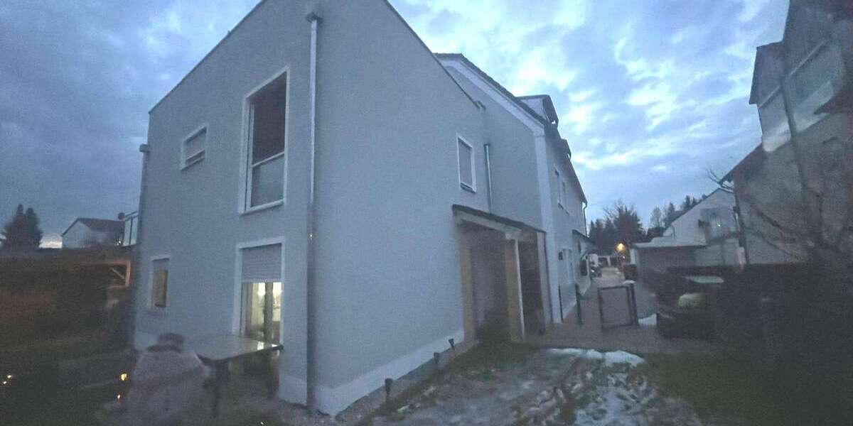 Haus zum Mieten in Ingolstadt 1.520 € 121.63 m² 5 zimmer