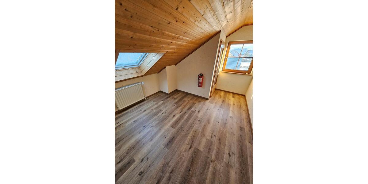 Dachgeschoßwohnung Kalbach - 5 Zimmer, 86 m&sup2;, 640&euro; | Angebot:24662798