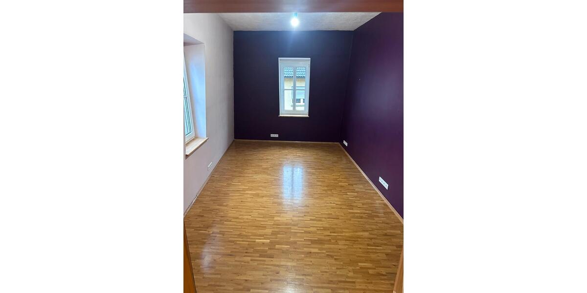 Etagenwohnung Bad Windsheim - 5 Zimmer, 135 m&sup2;, 1.150&euro; | Angebot:26006502