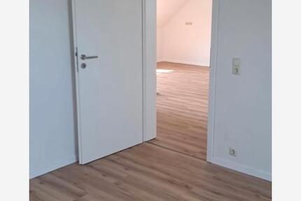 Wunderschöne Renovierte Dachgeschoßwohnung in ruhiger Lage