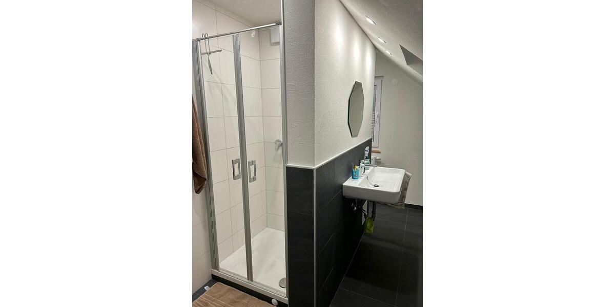 Freundliche Dachgeschosswohnung in Riedenberg 2 zimmer