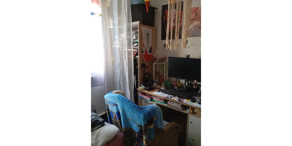 Etagenwohnung Mülsen - 4 Zimmer, 69 m&sup2;, 350&euro; | Angebot:25801501