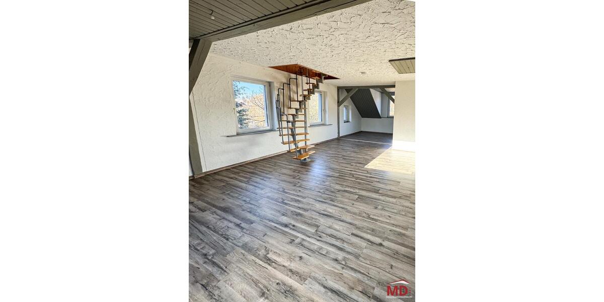 Dachgeschoßwohnung Oelsnitz (Erzgebirge) - 5 Zimmer, 95 m&sup2;, 550&euro; | Angebot:26152231