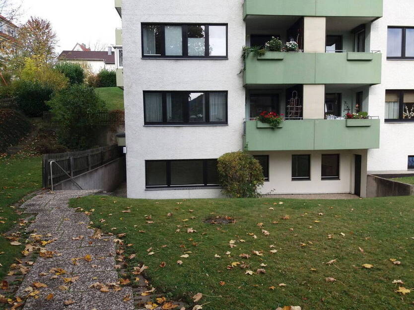 Einbauküche + Parkplatz + 2 Zi. und Bad neuwertig