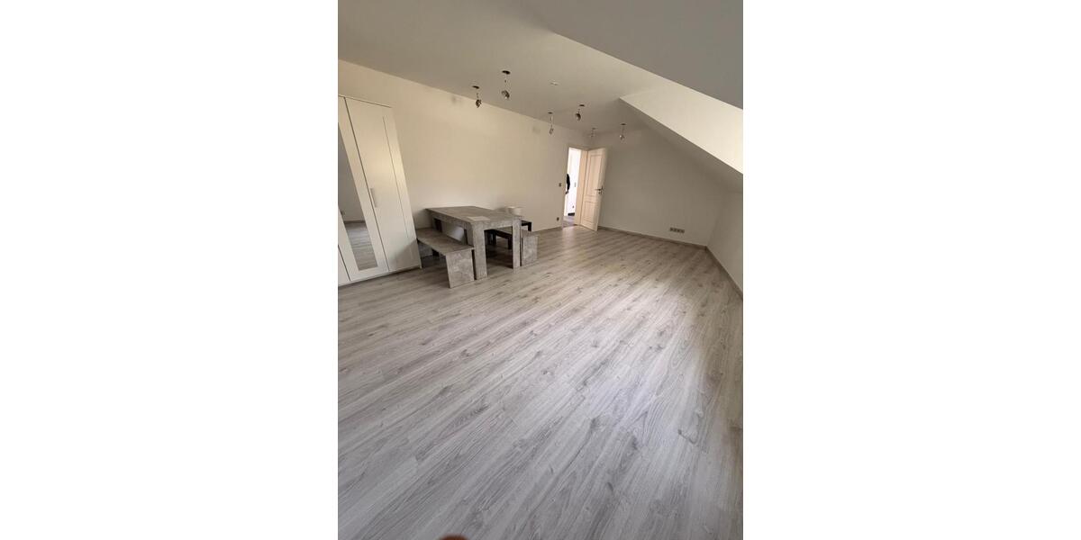 Wohnen auf Zeit Ludwigshafen am Rhein Ludwigshafen-Hemshof - 10 Zimmer, 300 m&sup2;, 650&euro; | Angebot:26636897