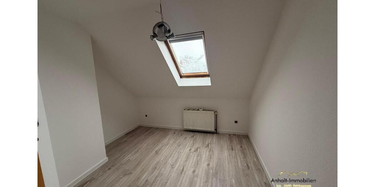 Dachgeschoßwohnung Südliches Anhalt - 3 Zimmer, 56 m&sup2;, 392&euro; | Angebot:24690924