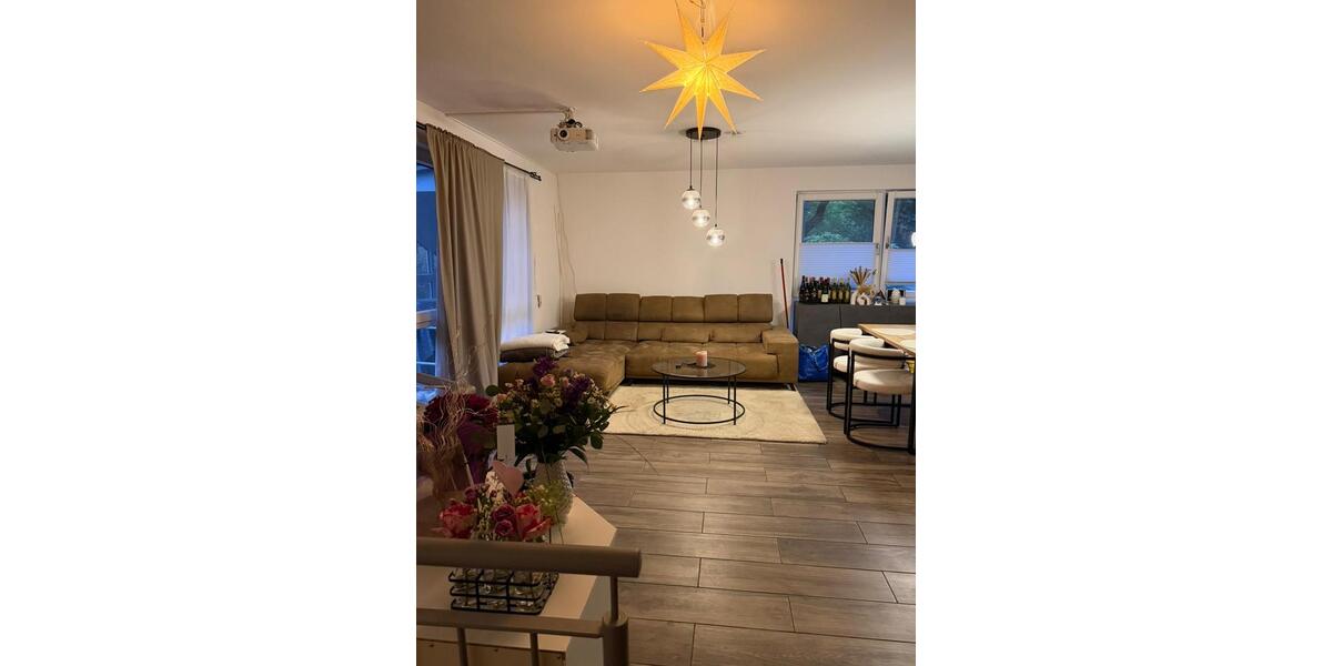 Etagenwohnung Wedel - 3 Zimmer, 93 m&sup2;, 1.300&euro; | Angebot:26672485