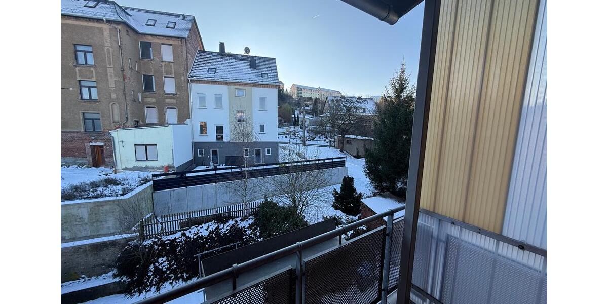 Superschöne, moderne DG-Wohnung mit Balkon und herrlichem Blick über Greiz 2 zimmer