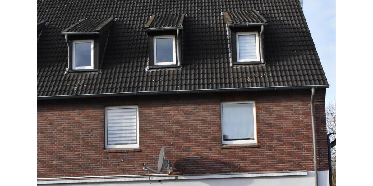 Die Wohnung befindet sich im 2. Stock eines ruhigen 6 Familienhauses in Bergkamen. Im Jahr 2025 neue Fenster, Im Jahr 2023 neuer Fußboden, neues Bad, neue Nachtspeicherheizungen. Sie können hier... 1 zimmer